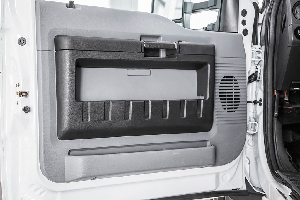 2013 Ford Super Duty F-450 DRW Cab-Chassis F450 REG CAB - 15742320 - 24