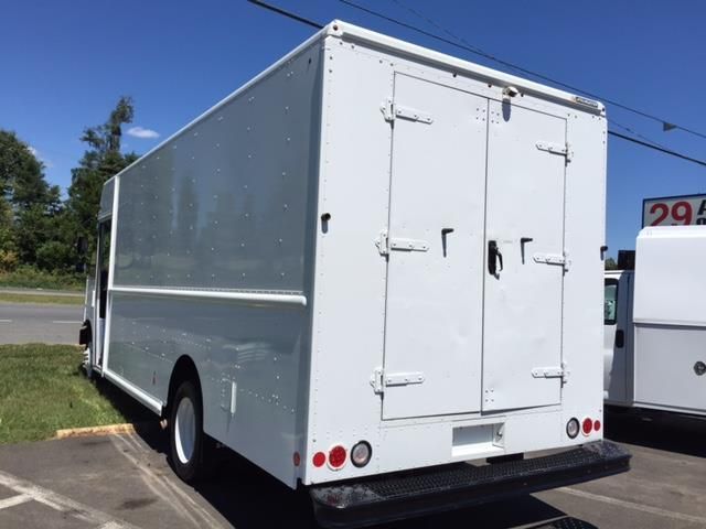 2013 Ford Super Duty F-59 Stripped Chassis WT - 13948667 - 3