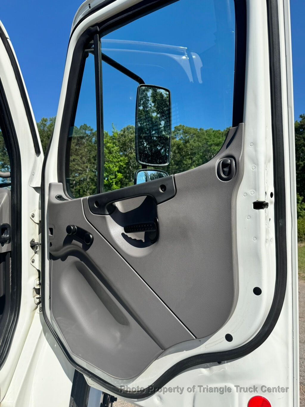 2013 Freightliner M2 JUST 32k MILES! TANDEM AXLE LONG FLATBED SUPER NICE UNIT! FINANCE OR LEASE! - 23017566 - 35
