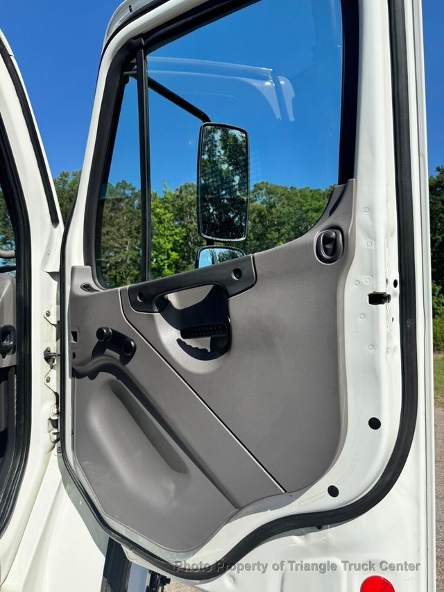 2013 Freightliner M2 JUST 32k MILES! TANDEM AXLE LONG FLATBED SUPER NICE UNIT! FINANCE OR LEASE! - 23017566 - 35