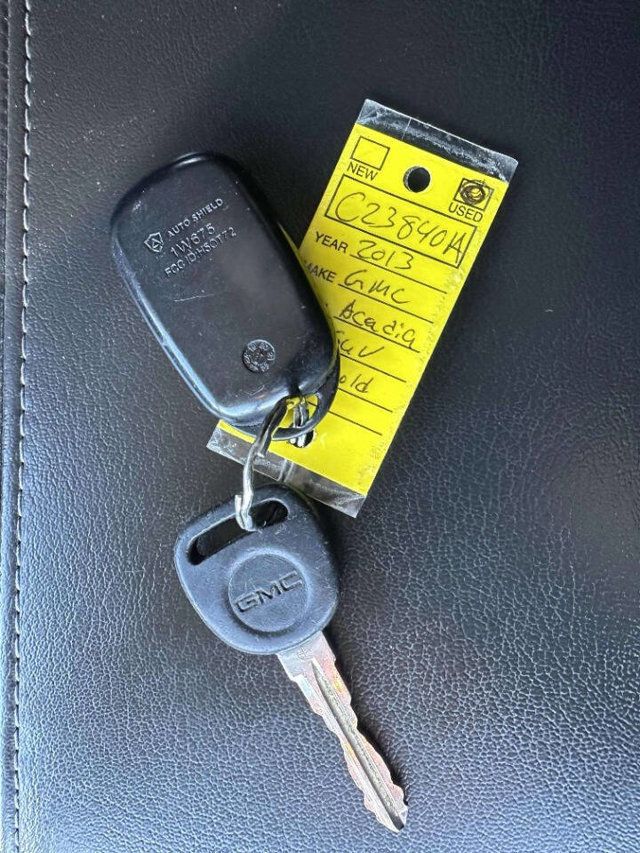 2013 GMC Acadia FWD 4dr SLE w/SLE-1 - 22947357 - 36