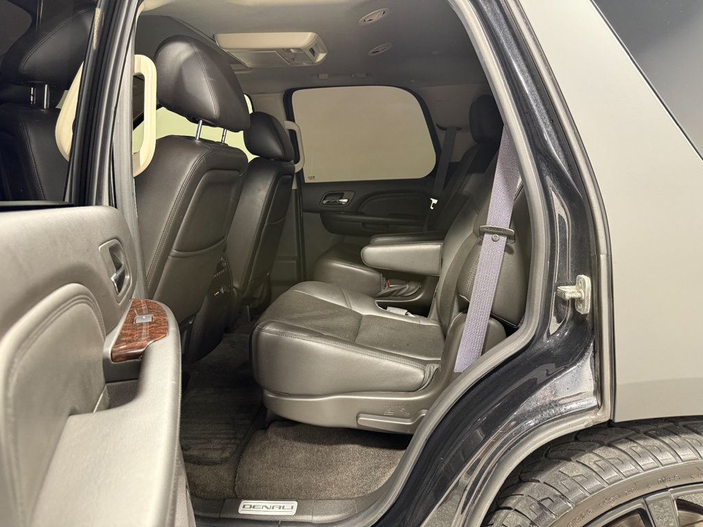 GMC Yukon photo 14