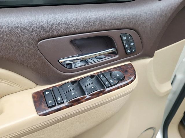 2013 GMC Yukon XL 1500 Denali Sport Utility 4D - 22969894 - 21