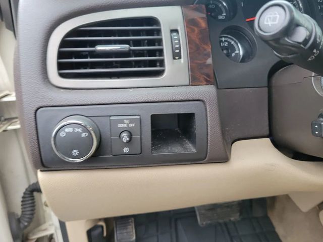 2013 GMC Yukon XL 1500 Denali Sport Utility 4D - 22969894 - 25