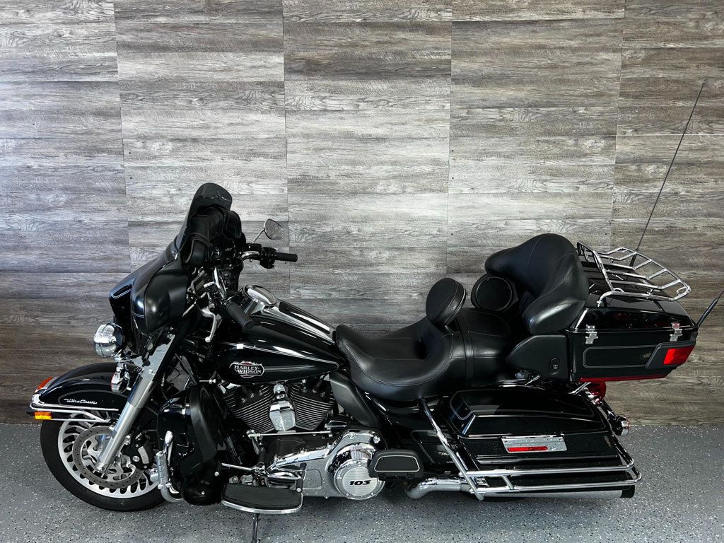 2013 Harley-Davidson FLHTCU Ultra Classic Electra Glide LOW MILES! - 22386611 - 10