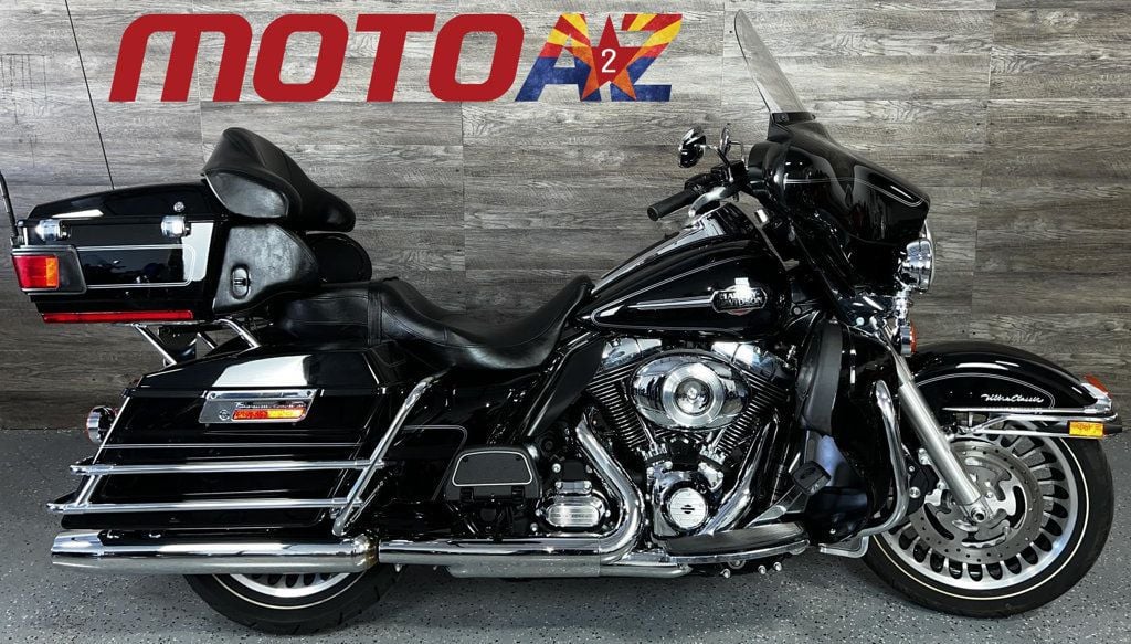 2013 Harley-Davidson FLHTCU Ultra Classic Electra Glide SUPER CLEAN! - 22616381 - 0