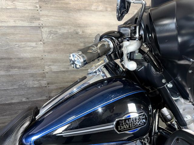 2013 Harley-Davidson FLHTCU Ultra Classic Electra Glide SUPER CLEAN! - 22954575 - 9