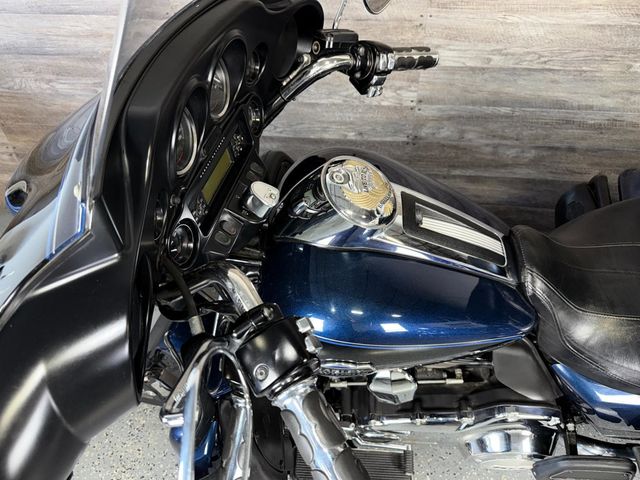 2013 Harley-Davidson FLHTCU Ultra Classic Electra Glide SUPER CLEAN! - 22954575 - 12