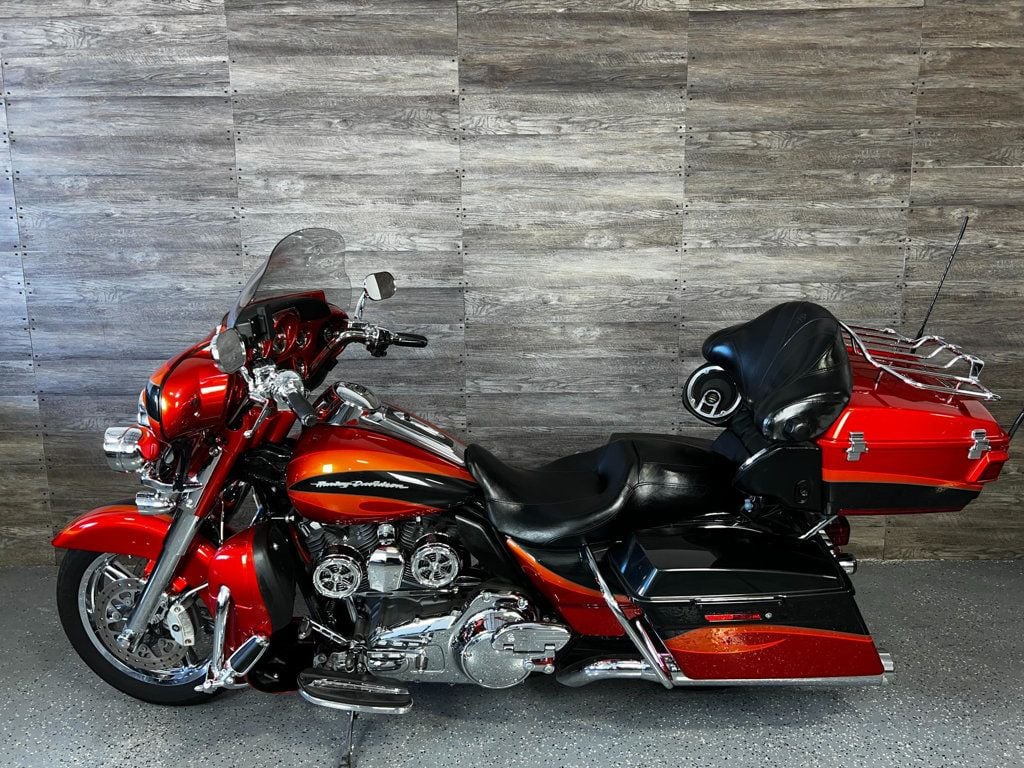 2013 Harley-Davidson FLHTCUSE8 Electra Glide CVO Ultra Classic LOW MILES! - 22739668 - 10