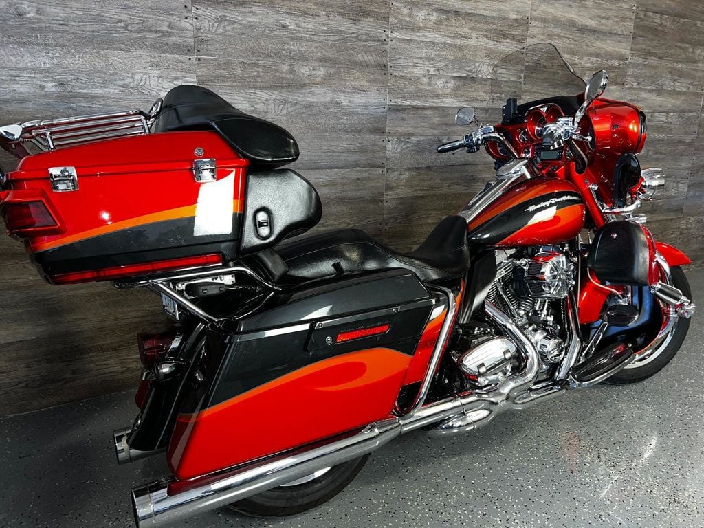 2013 Harley-Davidson FLHTCUSE8 Electra Glide CVO Ultra Classic LOW MILES! - 22739668 - 2