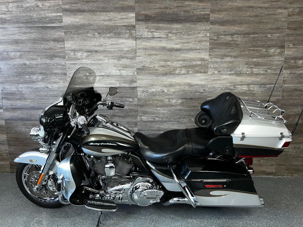 2013 Harley-Davidson FLHTCUSE8 Electra Glide CVO Ultra Classic SUPER CLEAN! - 22511994 - 12