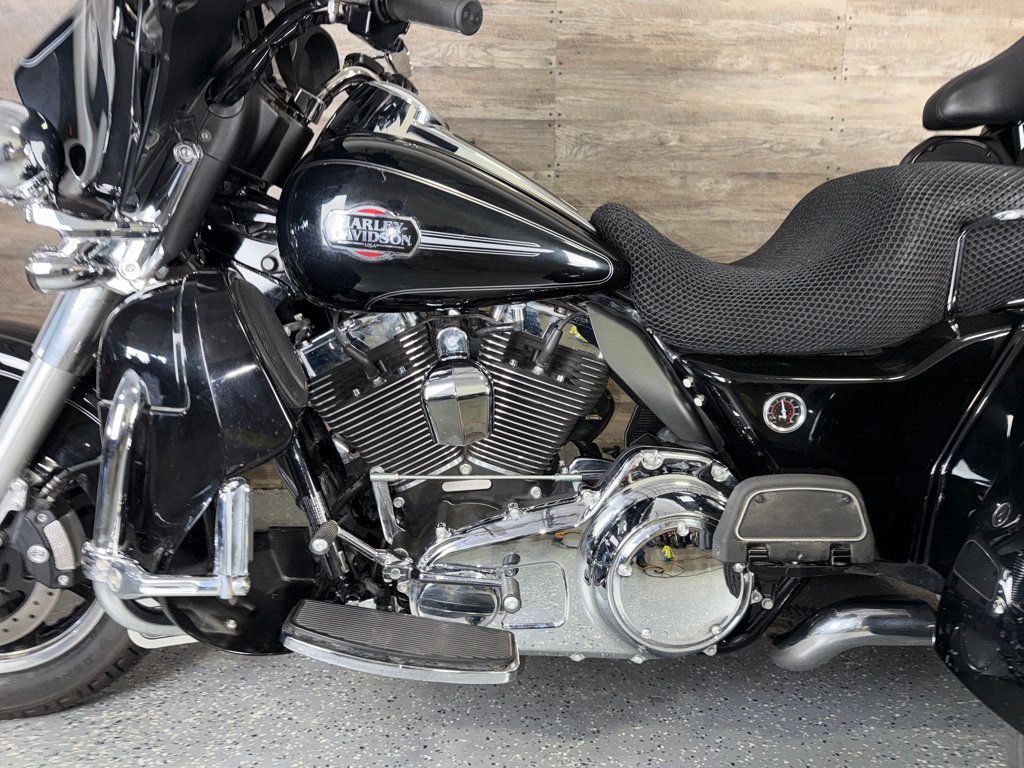 2013 Harley-Davidson FLHTCUTG Triglide Ultra Classic SUPER CLEAN! - 23046646 - 14