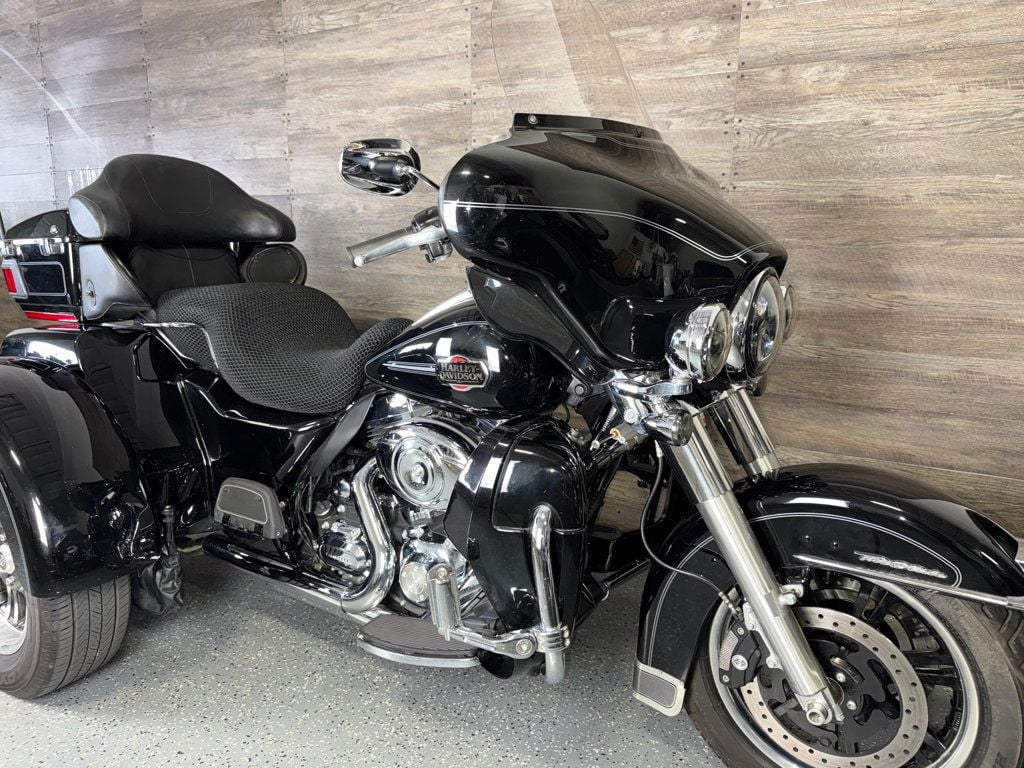 2013 Harley-Davidson FLHTCUTG Triglide Ultra Classic SUPER CLEAN! - 23046646 | Video 2
