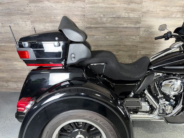 2013 Harley-Davidson FLHTCUTG Triglide Ultra Classic SUPER CLEAN! - 23046646 - 6