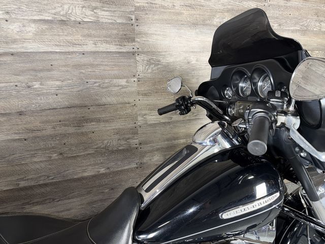 2013 Harley-Davidson FLHTK Electra Glide Ultra Limited SUPER CLEAN! - 23069621 - 6