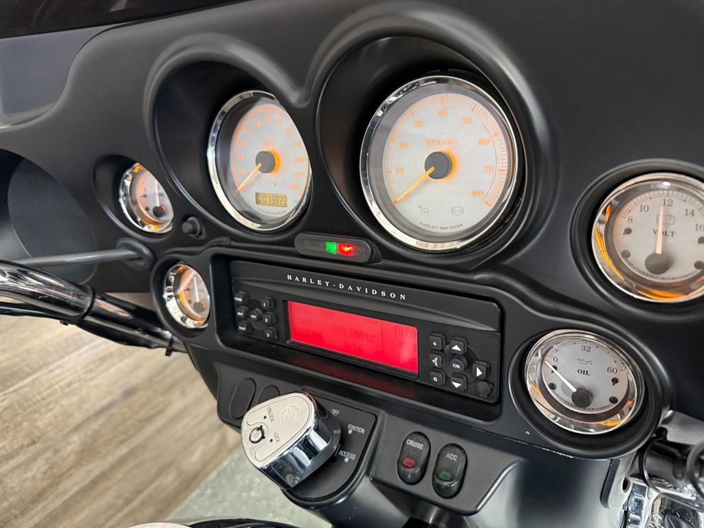 2013 Harley-Davidson FLHX Street Glide LOW MILES! - 23003617 - 8