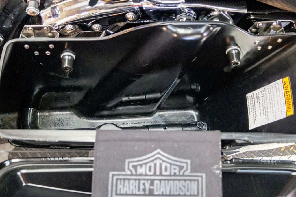 2013 Harley-Davidson FLHX Street Glide NICE UPGRADES!!! - 22969325 - 26