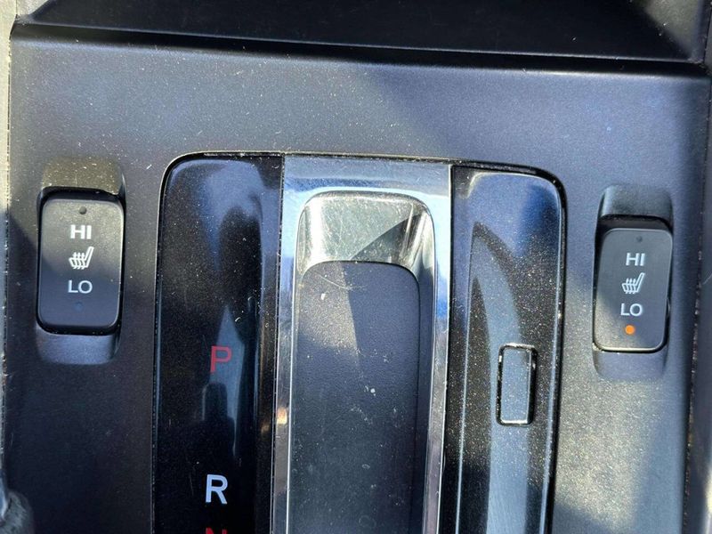 2013 Honda Accord Sedan 4dr I4 CVT EX-L w/Navi - 22985462 - 28