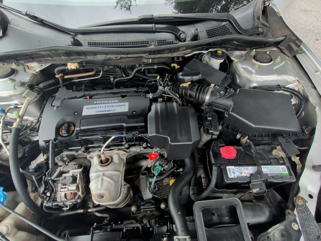 Honda Accord photo 11