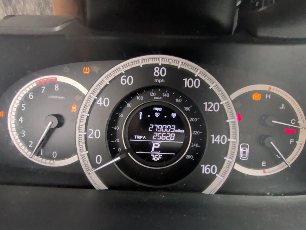 Honda Accord photo 16