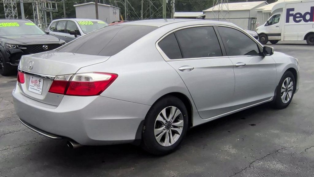 Honda Accord photo 8