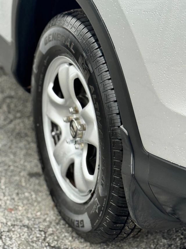 2013 Honda CR-V 2WD 5dr LX - 22956125 - 11