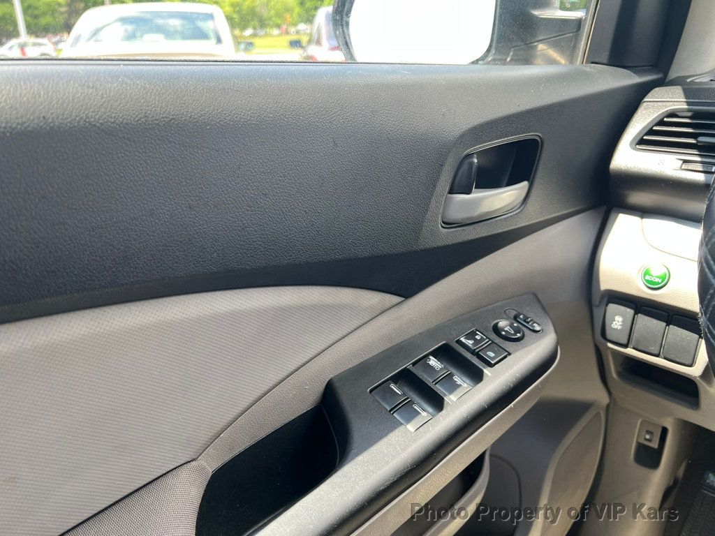 2013 Honda CR-V LX photo 9