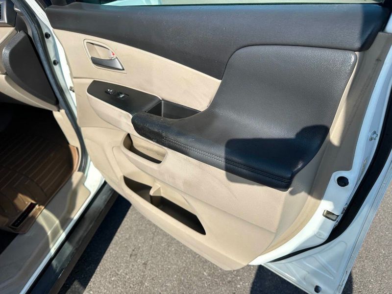 2013 Honda Odyssey 5dr EX-L - 22918915 - 28