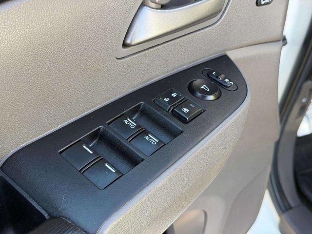 2013 Honda Odyssey Touring 4dr Mini Van - 22989551 - 15