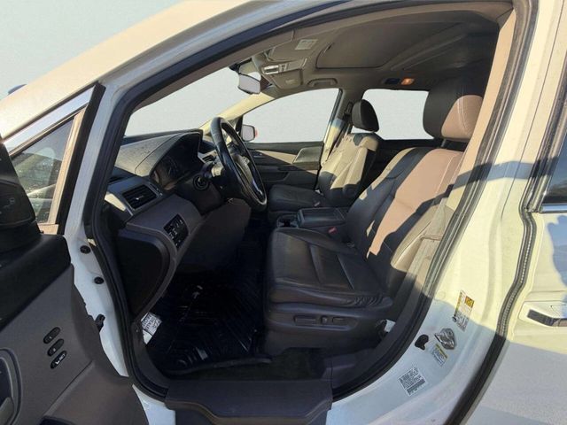 2013 Honda Odyssey Touring 4dr Mini Van - 22989551 - 17