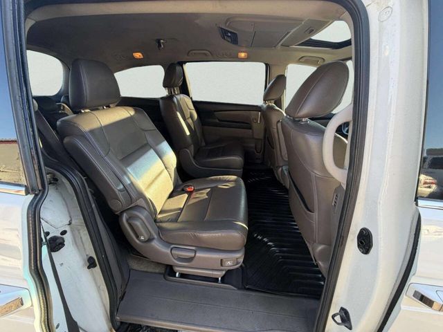 2013 Honda Odyssey Touring 4dr Mini Van - 22989551 - 27