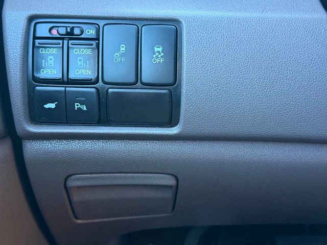 2013 Honda Odyssey Touring 4dr Mini Van - 22989551 - 44