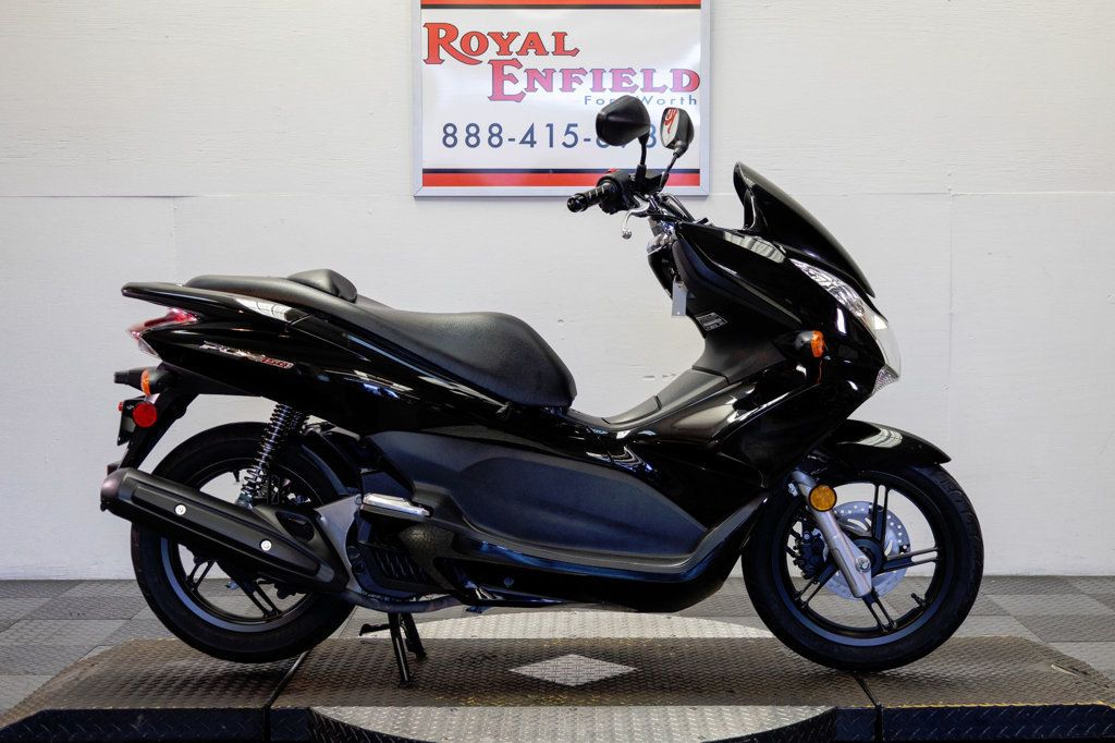 2013 Honda PCX 150 SCOOTER 1-OWNER LOW MILES!!! - 22943394 | Video 1
