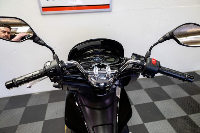 2013 Honda PCX 150 SCOOTER 1-OWNER LOW MILES!!! - 22943394 - 8
