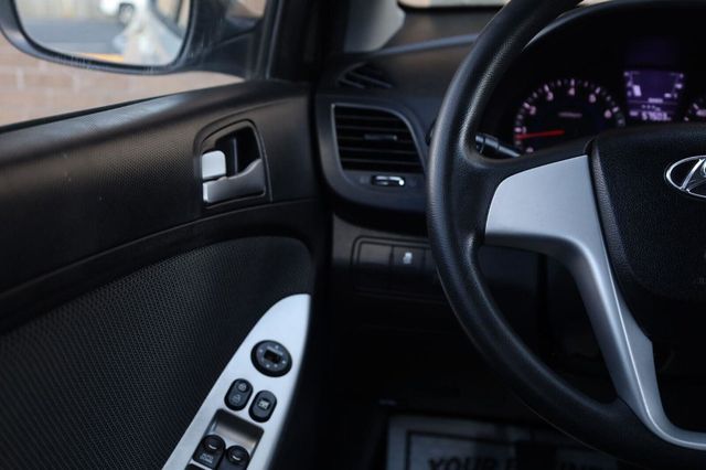 2013 Hyundai Accent GS - 23079127 - 30
