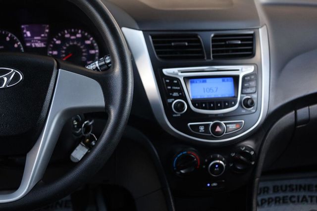 2013 Hyundai Accent GS - 23079127 - 31