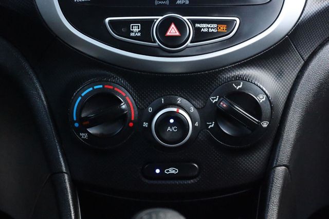 2013 Hyundai Accent GS - 23079127 - 36