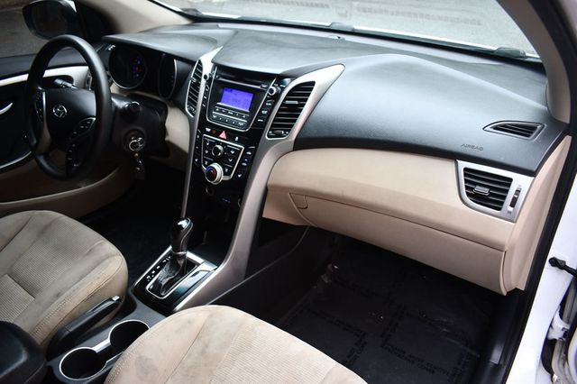2013 Hyundai Elantra GT Base - 23037445 - 16