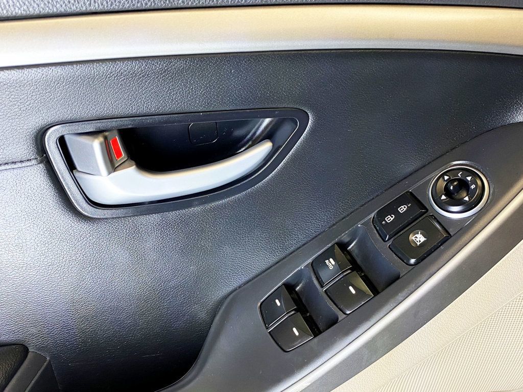 2013 Hyundai Elantra GT Base - 22970869 - 17