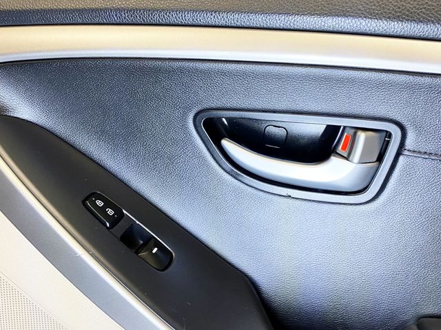 2013 Hyundai Elantra GT Base - 22970869 - 37