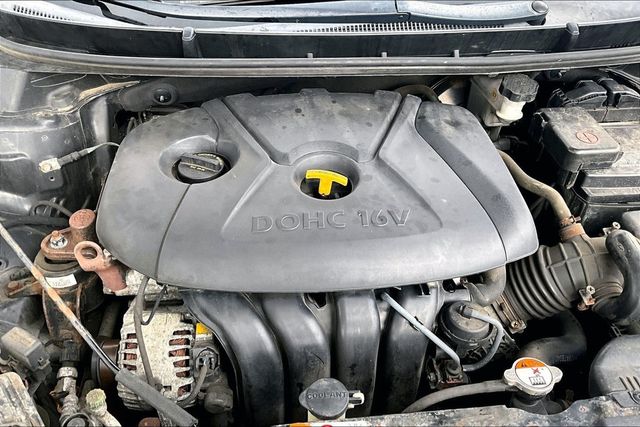 2013 Hyundai Elantra GT Base - 23020224 - 35