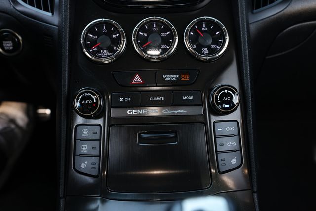 2013 Hyundai Genesis Coupe 2dr V6 3.8L Automatic Track - 22984129 - 32