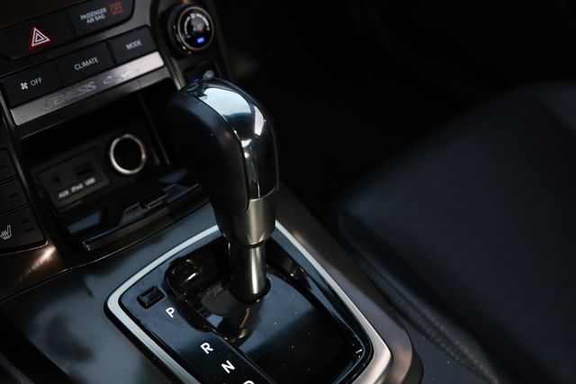 2013 Hyundai Genesis Coupe 2dr V6 3.8L Automatic Track - 22984129 - 39