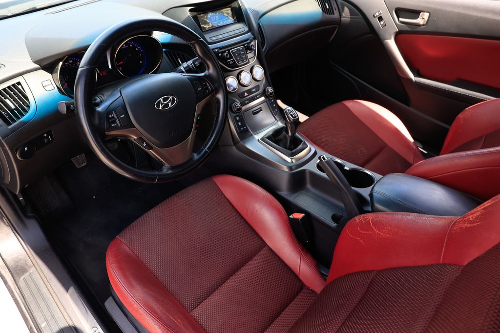 2013 Hyundai Genesis Coupe R-Spec photo 4