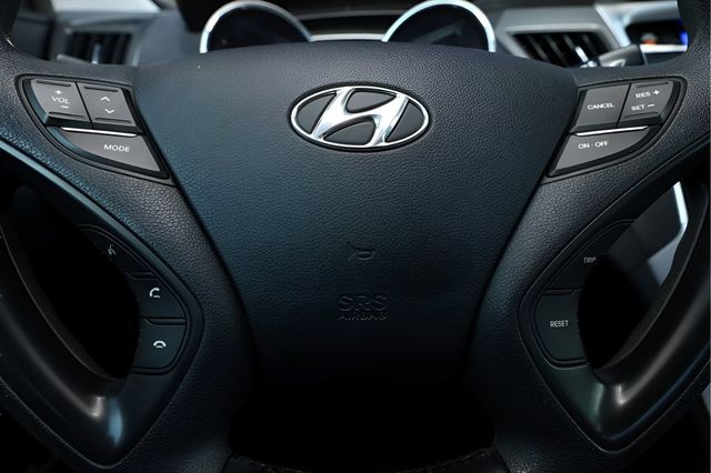 2013 HYUNDAI SONATA 4dr Sedan 2.0T Automatic SE - 22983683 - 24