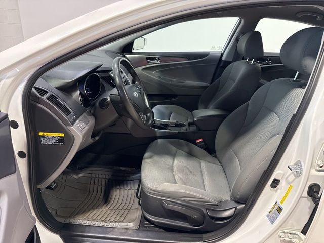 2013 Hyundai Sonata Hybrid 4dr Sedan - 23033345 - 18