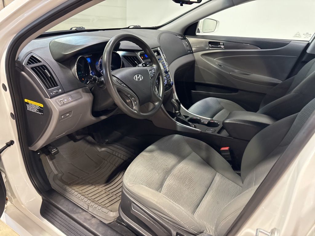 2013 Hyundai Sonata Hybrid 4dr Sedan - 23033345 - 20
