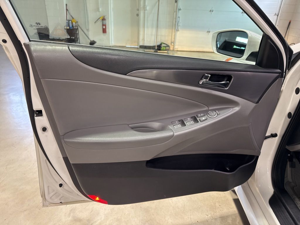 2013 Hyundai Sonata Hybrid 4dr Sedan - 23033345 - 21