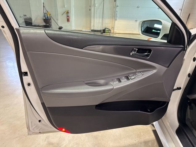2013 Hyundai Sonata Hybrid 4dr Sedan - 23033345 - 21