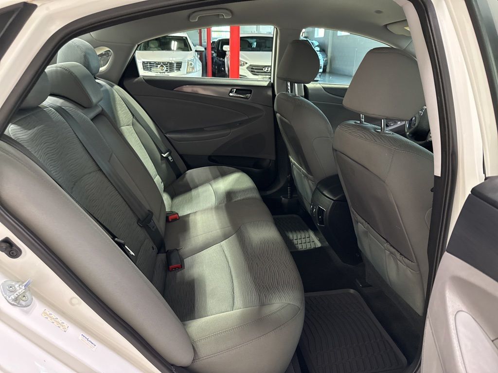 2013 Hyundai Sonata Hybrid 4dr Sedan - 23033345 - 28